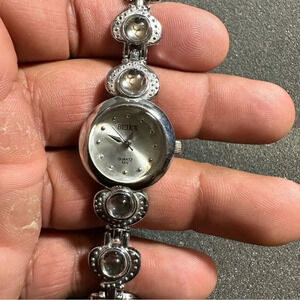 Beike ladies quartz fashion watch silvertone rhinestone accents working